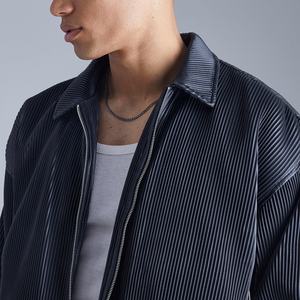 <span class=keywords><strong>Giacca</strong></span> di <span class=keywords><strong>pelle</strong></span> da <span class=keywords><strong>uomo</strong></span> con cerniera a pieghe nera ricamata <span class=keywords><strong>oversize</strong></span> in <span class=keywords><strong>pelle</strong></span> sintetica con Logo personalizzato - Product Image 2