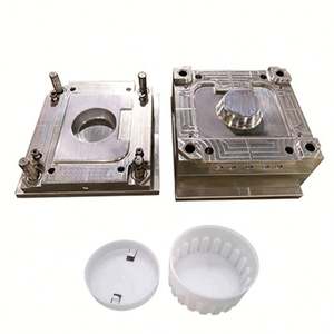 Fabrication de moules en plastique personnalisés pour petites pièces automobiles - Product Image 1
