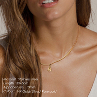 Collier EManco en acier inoxydable, chaîne à maillons superposés, pendentif alphabet texturé doré, bijou minimaliste pour tous les jours et les soirées