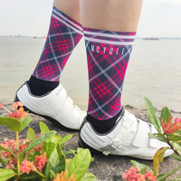 Chaussettes de cyclisme aérodynamiques Mcycle OEM avec logo personnalisé, 100% polyester, chaussettes de vélo avec impression numérique, motif de bas pour les sports d'été