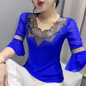 T-<span class=keywords><strong>shirt</strong></span> pour femmes à <span class=keywords><strong>col</strong></span> en <span class=keywords><strong>V</strong></span>, imprimé floral, orné de strass brillants et de paillettes, à <span class=keywords><strong>manches</strong></span> mi-<span class=keywords><strong>longues</strong></span> en maille, pour boîte de nuit et soirée - Product Image 4