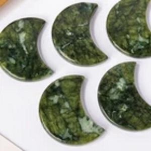 Piedra de Luna Creciente de Jade Xiuyan Tallada en Cristal, Piedra de Palma de Jade Serpentina Natural Pulida, Cristal Curativo, Decoración para el Hogar - Product Image 1
