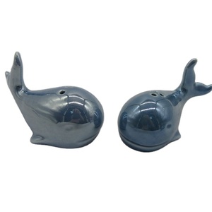 Ensemble <span class=keywords><strong>de</strong></span> salière et poivrière en céramique Whale, <span class=keywords><strong>la</strong></span> coutume accepte les cadeaux et l'artisanat - Product Image 1
