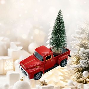 Arbre De Noël Sur Le Vecteur De Conception De Camion Rouge | Vecteur