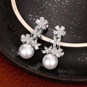 Orecchini Pendenti con Perle Simulate Floreali per Donne, Stile Principessa Elegante, Gioielli alla Moda - Product Image 4
