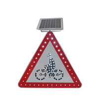 Panneau de signalisation stroboscopique en aluminium à LED solaire pour la sécurité routière
