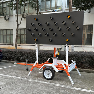 Señal de Tráfico con Flecha Solar, Altura Ajustable y Pantalla LED para Advertencia en Obras Viales - Product Image 3