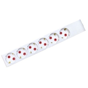 Regleta de enchufes Schuko inalámbrica blanca de 6 tomas con luces indicadoras rojas para uso en el hogar y la oficina - Product Image 1