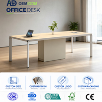 Bureau de direction personnalisé avec table de conférence et armoire latérale, mobilier au design moderne pour espace de travail d'entreprise