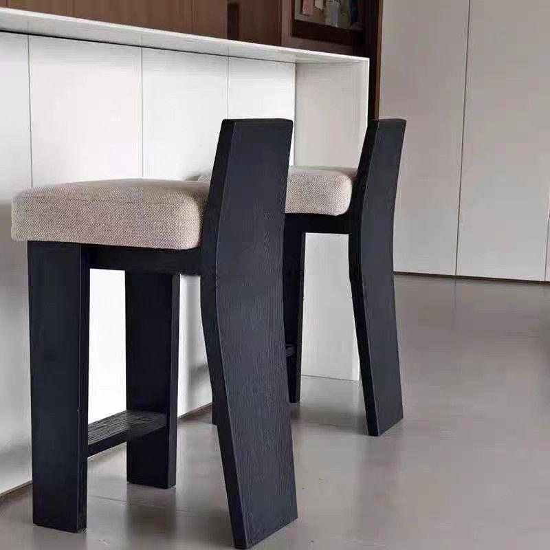 Hauteur d'assise 75 cm (avec un comptoir de bar de 105 à 110 cm de haut)