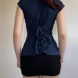 เสื้อยืดผู้หญิงคอวี แขนสั้น ผ้าถัก ระบายอากาศได้ดี ผลิตจากผ้าฝ้าย 100% สไตล์เรโทร ทรงเข้ารูป สีพื้น เรียบง่าย เหมาะสำหรับใส่ในชีวิตประจำวัน - Product Image 4