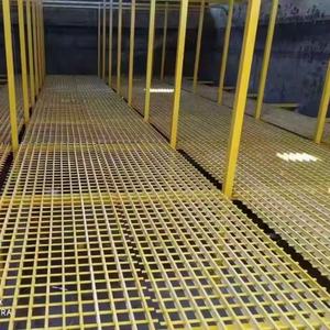 ตะแกรงไฟเบอร์กลาส FRP ป้องกันรังสียูวี - ทนทานต่อสภาพอากาศสำหรับทางเดินกลางแจ้ง ระเบียงสวนสาธารณะ และอัฒจันทร์สนามกีฬา ป้องกันการซีดจาง - Product Image 2