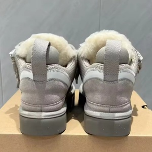 Bottes d'hiver unisexes de luxe Uggs, bottes de neige tendance et élégantes, chaudes et confortables en cuir et laine, hauteur cheville, semelle intérieure en PU - Product Image 3
