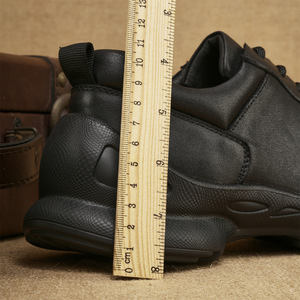 Chaussures de marche pour hommes en cuir véritable, bout rond, lacets, semelle extérieure en caoutchouc amortie, noires, style décontracté et sportif - Product Image 2
