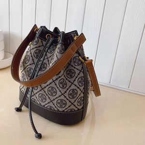 Bolso de Hombro Tipo Cubo Geométrico Impermeable de Moda para Mujer, Personalizado al por Mayor, de Cuero PU con Cordón Ajustable y Desmontable - Product Image 1