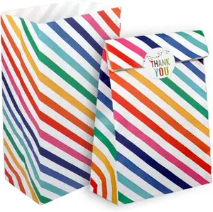 Sacos de papel Kraft personalizados para festas, sacolas de aniversário com adesivos para bebês, casamentos, chuveiros, dia dos namorados, sacolas para doces e doces com listra arco-íris