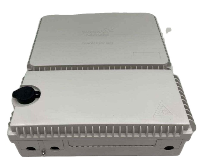 Indonesia style solid two doors 3 in 8 core ODP PDC 1X8 Plc Splitter optical distribution point