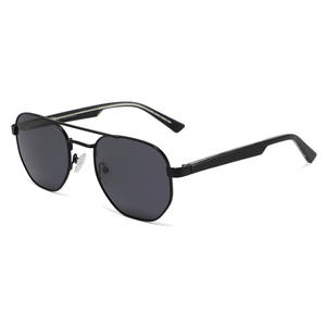 Lunettes de soleil pour hommes en matériau TR90 de haute qualité, monture en métal, certifiées CE, réduisent l'éblouissement des pare-brise et des autres <span class=keywords><strong>véhicules</strong></span> en conduite - Product Image 1
