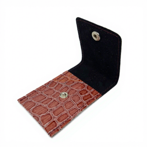 Nouveauté, emballage de pochettes rxine marron de style Crocodile, pour 2 pinces à sourcils et 1 ciseaux, couleur et logo personnalisés, - Product Image 1