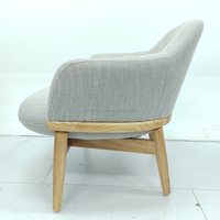 Chaise de réception grise à dossier bas en bois massif, écologique et durable, au design moderne pour les espaces commerciaux