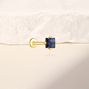 Piercing Minimalista de Cartílago de Plata de Ley S925 con Zirconia Cuadrada Azul Geométrica de Base Plana - Product Image 3