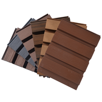 Revêtement mural extérieur Panneaux et panneaux muraux Bardage décoratif Grain de bois Composite bois plastique Wpc Panneau de façade pour extérieur