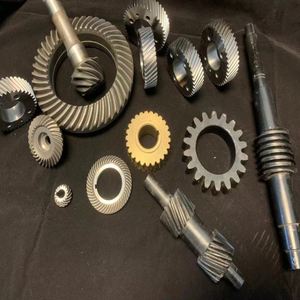 Eje de engranaje de piñón de acero inoxidable de mecanizado CNC personalizado, engranaje recto de Metal, engranajes cónicos rectos angulares en espiral pequeños de latón - Product Image 1
