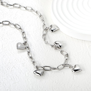 Collier avec pendentif en forme de cœur, plaqué or 18 carats, acier inoxydable, pour femme, à porter tous les jours, style simple et haut de gamme, design irrégulier en forme de cœur de pêche - Product Image 3