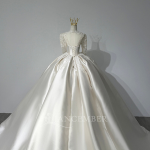 Robe de mariée élégante JFH136 à col en V en satin brodé à manches longues avec longue traîne - Product Image 4