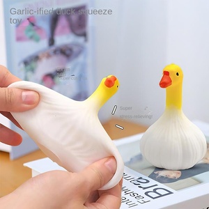 Jouet anti-stress en forme de canard à l'ail, style bouddhiste, ultra-mignon, un canard à l'ail viral pour l'équilibre émotionnel – votre décompression au bureau - Product Image 1