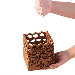 Brûleur d'encens en bois sculpté à la main, motif nid d'abeille ajouré, support Bakhoor Mabkhara - Product Image 1