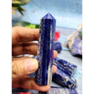 Pointe de Lapis Lazuli : Une pierre précieuse alliant beauté ancienne et élégance moderne, pour la lithothérapie et la décoration intérieure. UN SEUL EXEMPLAIRE. - Product Image 1
