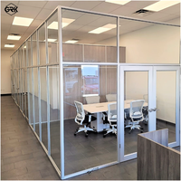 Cloison de séparation en verre moderne avec cadre en aluminium de 100 mm, stores intégrés, insonorisation 45 dB, écologique, pour bureaux et écoles