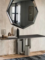 Table console moderne de luxe blanche et dorée avec miroir, ensemble complet pour appartement, construction en métal et marbre