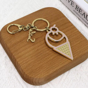 Porte-clés de <span class=keywords><strong>crème</strong></span> glacée personnalisé Nouveau porte-clés en alliage de <span class=keywords><strong>zinc</strong></span> Sac à dos Petit pendentif Fabricants Vente en gros Cadeaux commémoratifs de remise de diplôme - Product Image 2