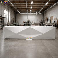Fabricants de comptoirs de bar en Corian blanc brillant de luxe pour bars à vin, clubs, restaurants, hôtels, bistrots et pubs