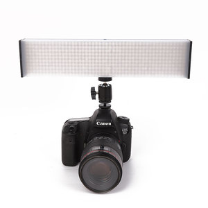 Lámpara de Fotografía LED Simock Portátil con Temperatura de Color Ajustable, Alimentación CA/CC, 13 Pulgadas, Control Manual/Inalámbrico - Product Image 2