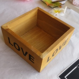 กล่องเก็บของไม้ทรงสี่เหลี่ยม ลายรัก สูง 5 ซม. สำหรับตกแต่ง - Product Image 2