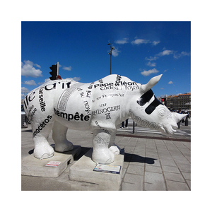 Figurine géante personnalisée de cheval géométrique en fibre de verre, résistante aux intempéries, sculpture de cheval colorée de style dessin animé pour <span class=keywords><strong>galerie</strong></span> d'art créative - Product Image 3