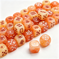 Dés de jeu brillants bicolores à coins arrondis, dés en résine D6 multicolores avec logo personnalisé à points