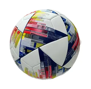 Bola de futebol colorida personalizada tamanho 5 para futebol, bola de futebol oficial com logotipo personalizado, tamanho PU brilhante, atacado de 2023