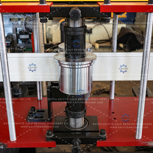 Ligne <span class=keywords><strong>de</strong></span> production continue : Machine <span class=keywords><strong>de</strong></span> formage à rouleaux <span class=keywords><strong>de</strong></span> panneaux sandwich en mousse <span class=keywords><strong>de</strong></span> polyuréthane pour portes <span class=keywords><strong>de</strong></span> <span class=keywords><strong>garage</strong></span> isolées, volets roulants, portes métalliques - Product Image 3