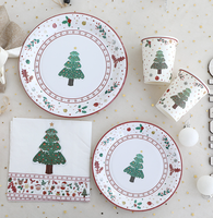 Assiettes jetables en céramique mignonnes, ensemble de vaisselle à thème de Noël avec motif d'arbre de Noël pour les cadeaux