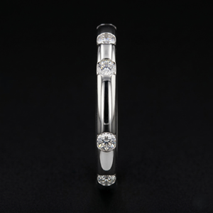 Anillo de Diamantes de Platino Inspirado en las Tendencias para Mujer con Acabado Sofisticado, Perfecto para un Estilo Diario de Lujo, Compromiso y Regalo - Product Image 3