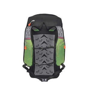Mochila de Senderismo AIONE de 30L Ultraligera con Cubierta Impermeable para Hombres y Mujeres - Product Image 4