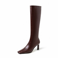 Stivali Invernali da Donna in Camoscio con Punta Quadrata e Tacco Grosso da 7 cm, Suola in Gomma, Modello Slip-On