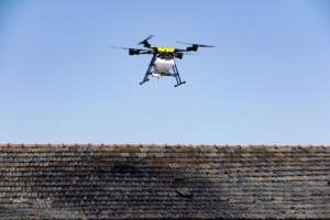 Dron de Limpieza de Ventanas de Alta Presión para Fachadas |   Dron de limpieza de paneles solares con GPS |   Sistema de Limpieza de Techos de Alta Resistencia - Product Image 5