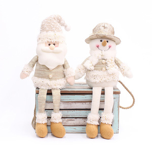 Accessoires de Noël en tissu beige représentant Père Noël et un bonhomme de neige pour décorations intérieures, utilisation en salon. - Product Image 5