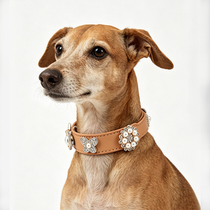 Collar de Perro de Cuero PU Impermeable, Correa Ajustable para el Cuello de Mascotas, Accesorios Magnéticos Desmontables con Logotipo para Perros Pequeños, Medianos y Grandes - Product Image 2