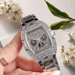 Reloj de pulsera de cuarzo para mujer, con diamantes, multifunción, con fecha y día, brazalete de lujo con incrustaciones de diamantes, reloj femenino económico - Product Image 4